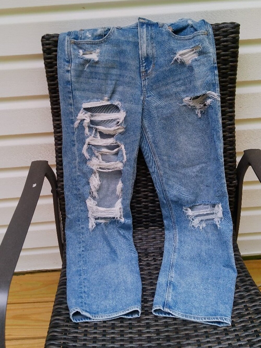 AMERICAN EAGLE JEANS SIZE 4 LIKE NEW